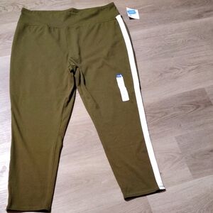 🚚2/$15🆕Olive Green Stripped Capri Leggings Sz XXL